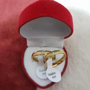 Cincin Couple Cantik KOMBI tunangan Cincin couple Baja titanium pasir garis anti karat garansi 100% real pict Lengkap Box dan sudah dapat 2 pcs cincin/cincin nikah titanium stainless