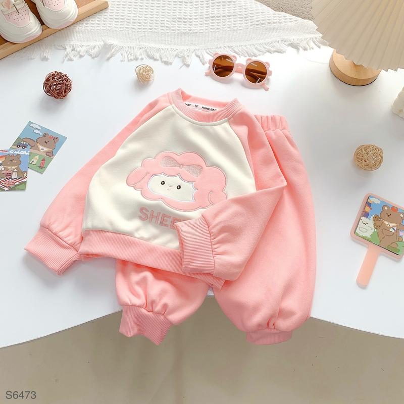 S6473- Bộ Đồ Bé Gái Áo Nỉ Cừu Hồng Sheep Quần Bo Gấu Size 8-24kg