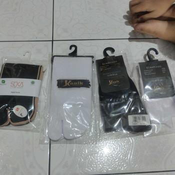 Product Review of Kanik Kaos Kaki Sekolah Putih Hitam Putih Hitam from y**y 0