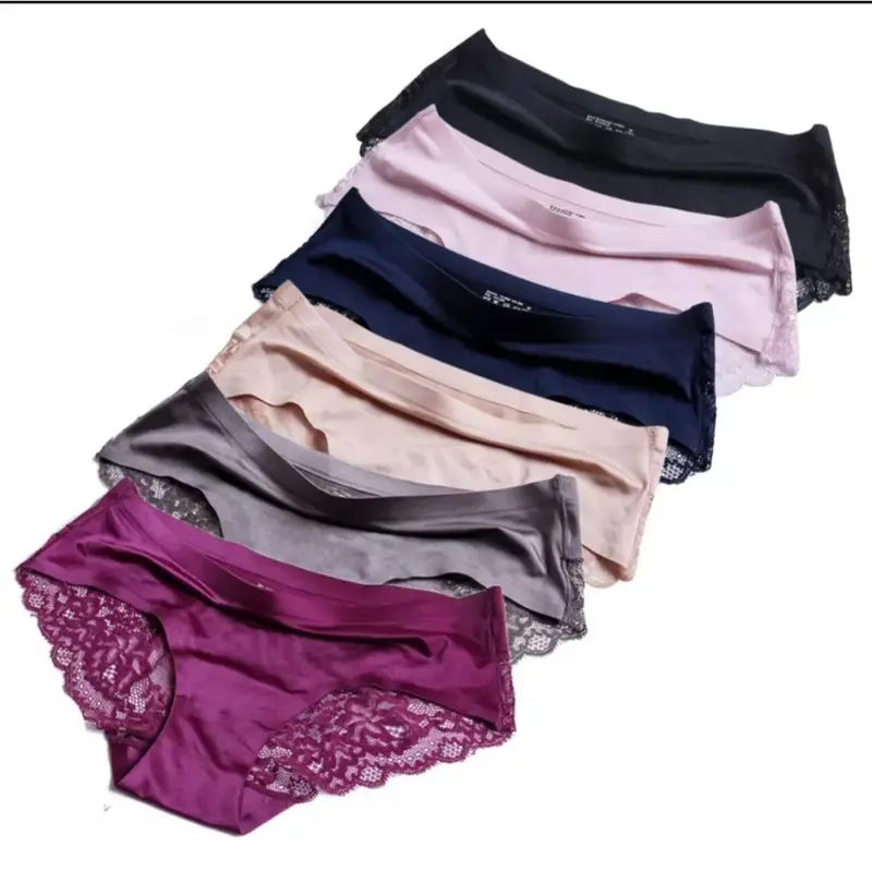 Celana Dalam Pendek CD Brief Seamless Bahan Ice Silk Aksen Lace Untuk Wanita Hitam - CD043 3