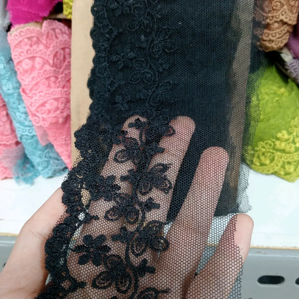 Renda tile Seroja Ulir lebar 7cm / renda tile meteran harga per 90cm Renda tile Seroja Ulir lebar 7cm / renda tile meteran harga per 90cm