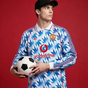 JERSEY RETRO MANCHESTER UNITED BERKERAH RESLETING PREMIUM