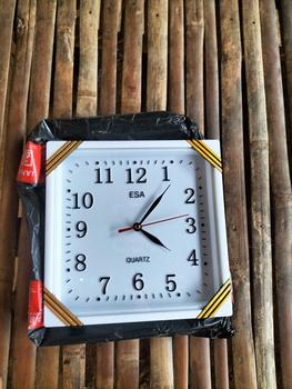 Product Review of Jam Dinding Esa kotak 150 jam dinding Polos Unik murah from A** 1