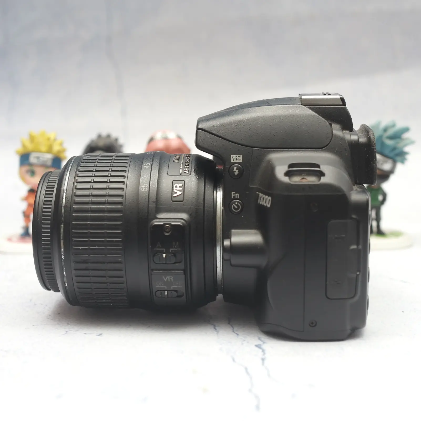 Kamera D3000 Lensa Kit 18-55mm F3.5 DSLR - VG