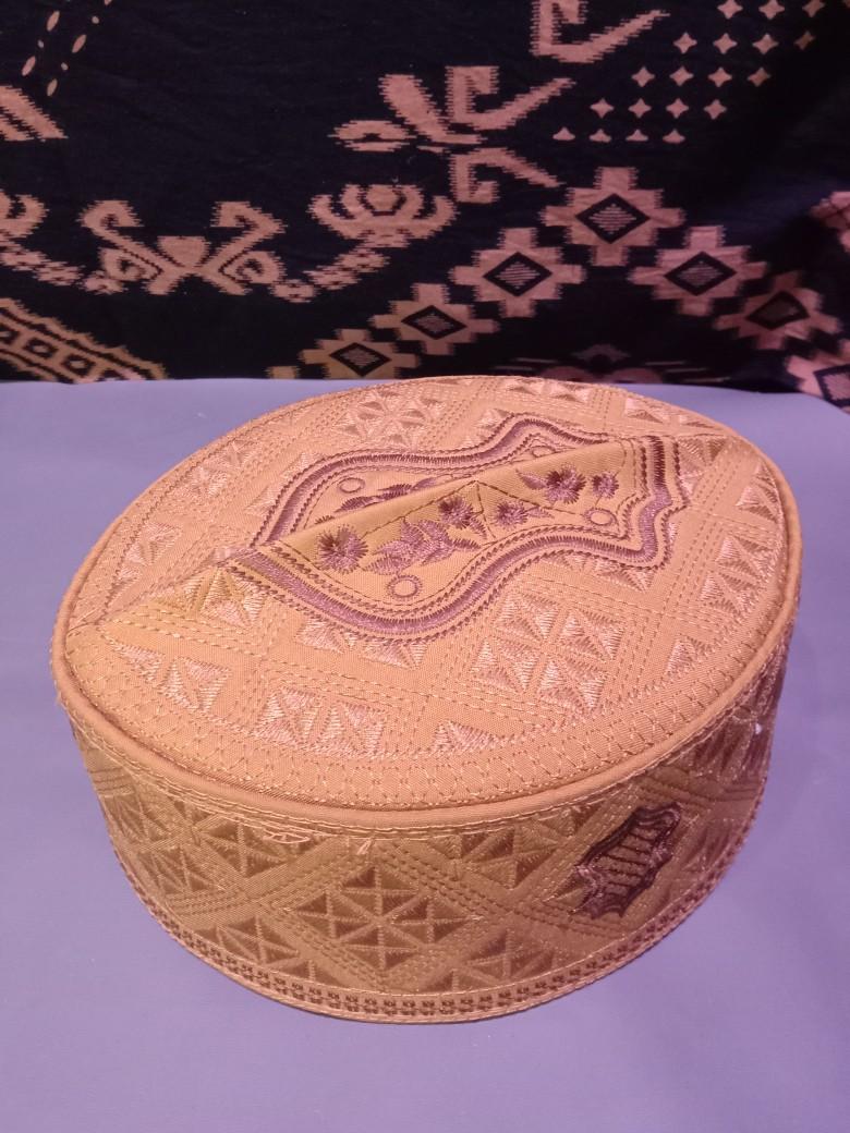 Product Introduction of Peci Asaghofah, Songkok Kopiah Pria Muslim Asaghofah Logo Terompah Warna - Desain Unik Hitam, Lingkar Kepala 51-59 cm - Motif, Dewasa 5