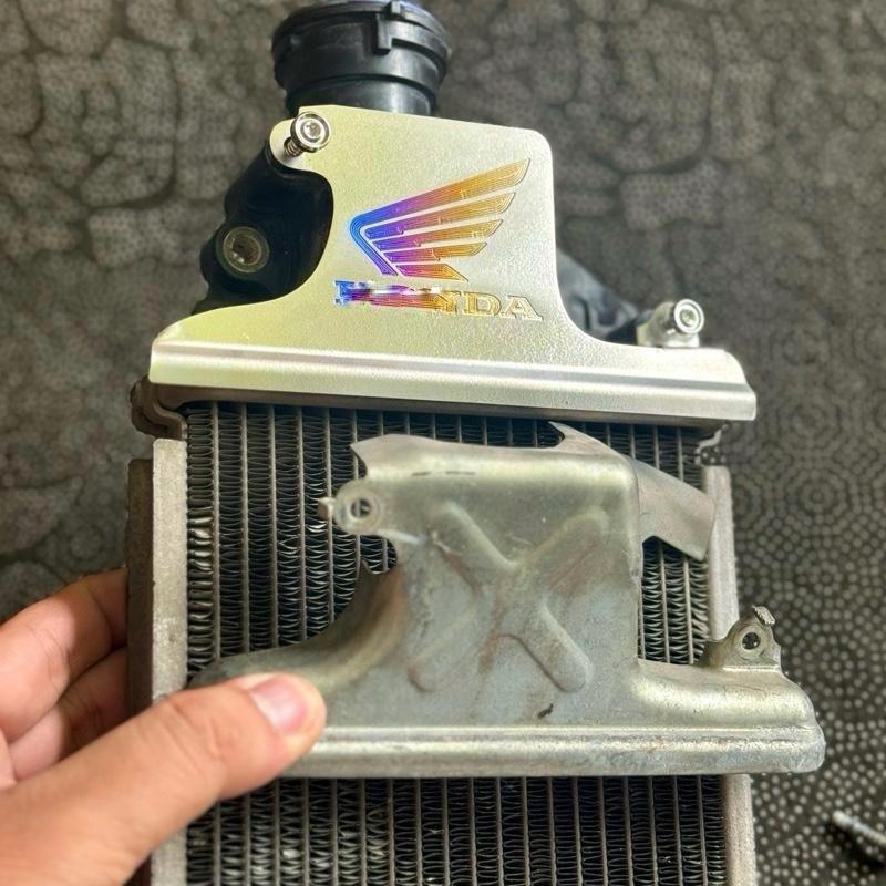 Nắp Che Két Titan Xe Vario AB SH Click 2Val Tặng Kèm 2c Ốc Salaya Phụ Kiện Xe Máy