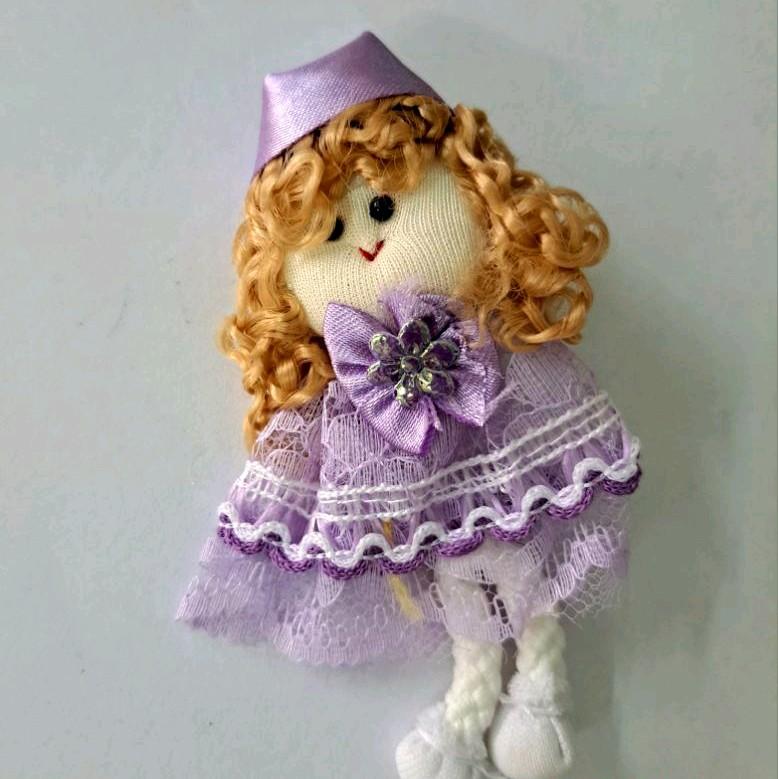aplikasi bentuk boneka mungil warna violet 4