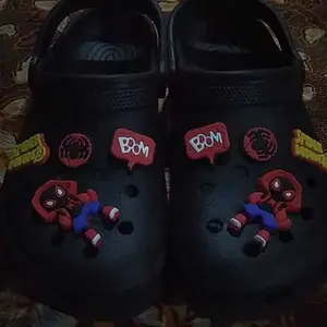 Manusia Laba-laba Pin AksesorisMainan Karakter Bahan PVC Picture Real astronot Sepatu Bros Variasi jibbitz couple tempelan DIY Shoe Flower Charm