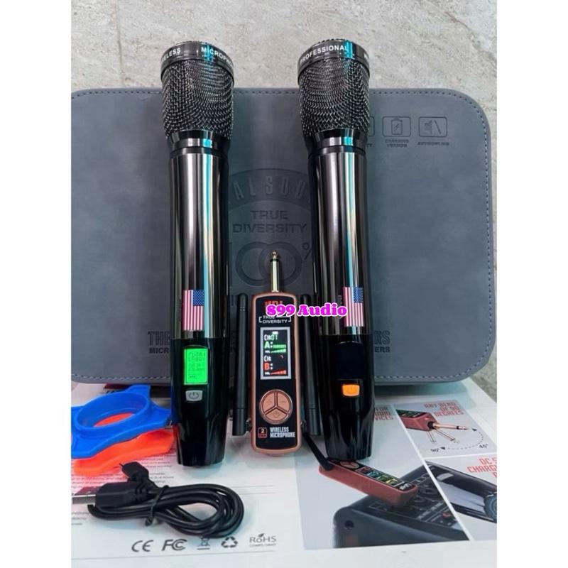 Micro cao cấp X939  không dây. Micro kim loại nặng tay. Đẹp. Thiết kế đầu micro củ neo, độ hút âm, độ nhạy cao. Tiếng nhẹ và sạch tiếng. Dùng cho amly, loa kéo, vang cơ, vang số, mixer, soudcard, livetream, karaoke, icon, dàn karaoke,...loaxách