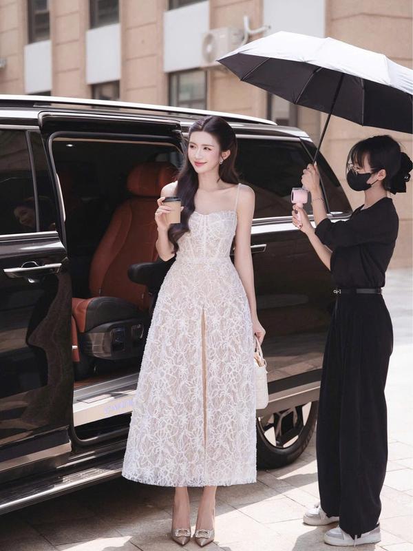  Đầm Dự Tiệc 2 Dây Dáng Dài Ren Nổi Phối Lưới Tạo Điểm Nhấn Sang Trọng Thanh Lịch - NySa Dress 