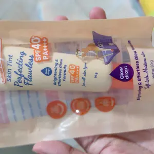 JUNNY - Skin Tint Perfecting Flawless 30gr, Natural tone-up daycream, Glow Drop, UV-filter, sunscreen moist | B3 Niacinamide + calming, centella asitica + arbutin | Mencerahkan, tidak menyumbat pori, Cocok Semua Jenis Kulit