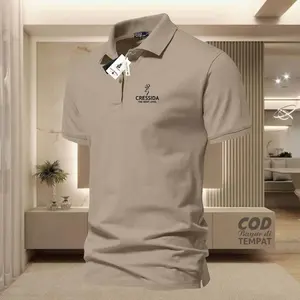 COD T-shrit POLO kerah Cressida Teks Logo Kiri Hitam Kaos Kerah Dewasa Shirt / Kaos Wangki Pria Polo Unisex