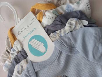Product Review of YOURBABYNEEDS Bodysuit Jumper Lengan Pendek Bayi Perempuan dan Bayi Cowok 5in1 Motif Karakter Lucu Berbahan Katun Adem Premium Import Nyaman Digunakan Untuk Bayi Usia Baru Lahir Newborn Sampai 9 Bulan Baru from r**i a**h 0