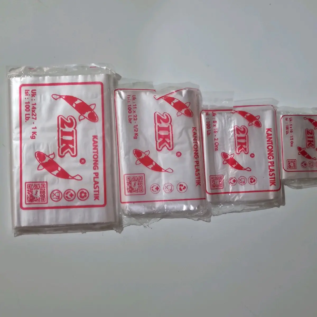 kantong plastik dua ikan koi