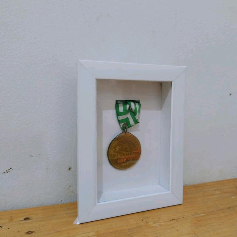 Frame Medali  Kaca  Bingkai Medali  Modern Hitam  Satu Sisi Dipasang di Dinding Kado 7