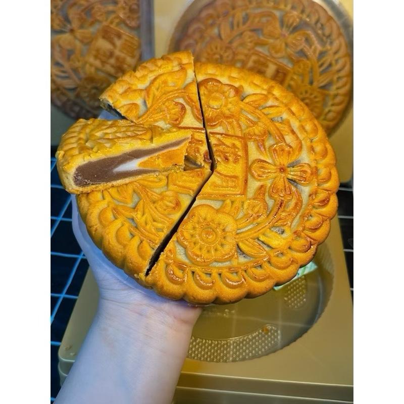 Hàng Chuẩn Bánh Trung Thu Nướng Nhân Mochi Khoai Môn Trứng Muối 300g Siêu To Ăn Dẻo Thơm Nhiều Trứng Muối