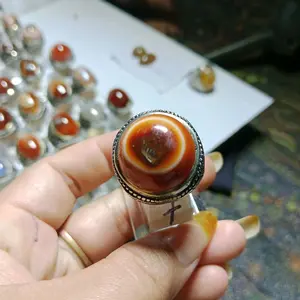 batu cincin pusar buminya abangku