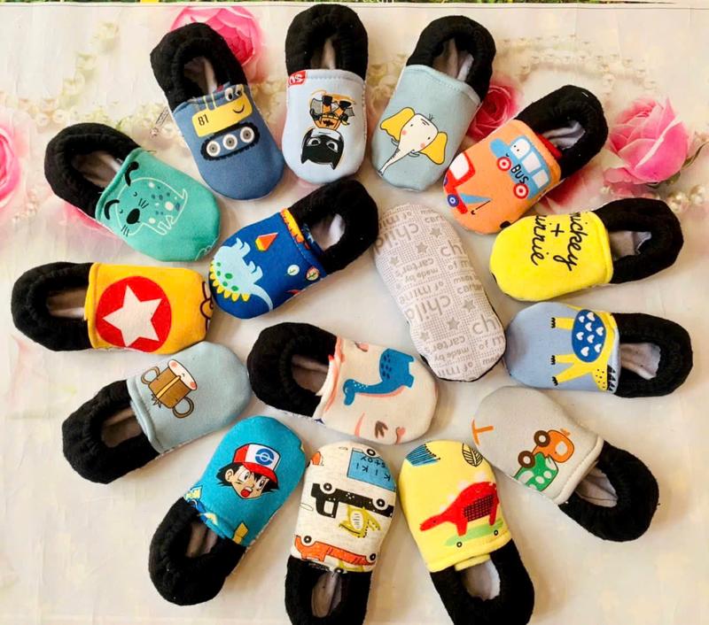 Combo 10 Đôi Giày Tất Nỉ Đi Trong Nhà Cho Bé - Êm Ái Thoải Mái Giữ Ấm Tốt Chống Trơn Trượt Kiểu Dáng Đơn Giản Dễ Thương - Đủ Size Từ 5 - 13 kg