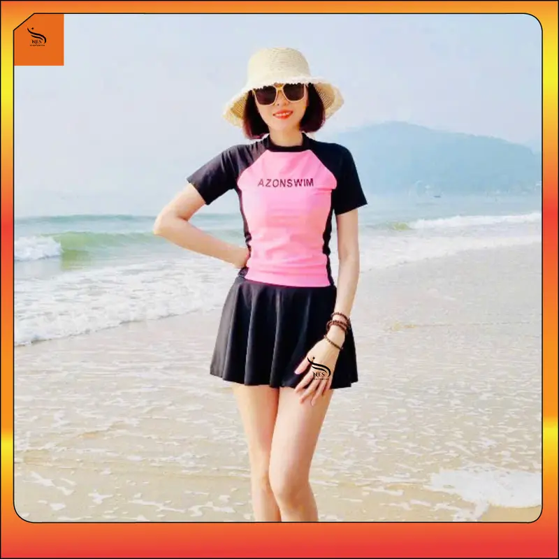 NES Bikini Bộ váy bơi 2 mảnh áo phối hồng in chữ ngắn tay, chân váy có quần short bảo hộ bên trong kín đáoTNS 071 - chất liệu thun 4 chiều, co giãn cao, kháng khuẩn, UPF 50+ 0
