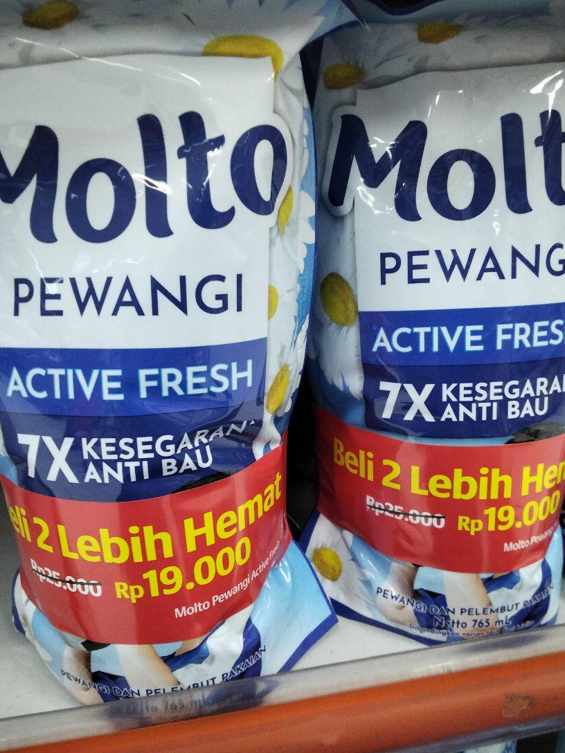 Molto pewangi pakaian 2x700ml Cuci  Laundry Detergent