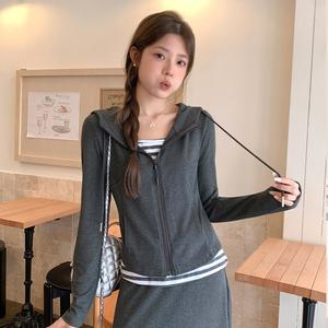 Unique and beautiful dark gray faux two-piece women's T-shirt, drawstring zippered hoodie women's top, long-sleeved T-shirt for women as inner wear, beautiful and fashionable for autumn 2025, zippered design base layer clothing 3714 Basic Casual Fitted