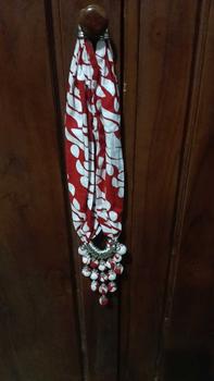 Product Review of Kalung Batik Anggur Rumbai Hadiah Wanita from S** R**i 0