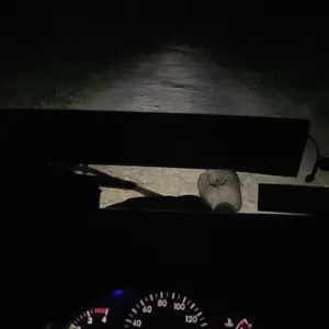 Inverter Mobil 220V 200W，Konverter Daya DC ke AC，Charger Mobil Universal untuk Mobil Truk，Port USB Charger，Alat Konversi Daya Aman Mudah Pakai