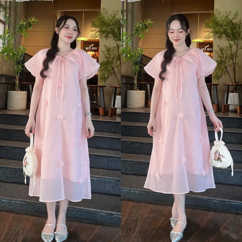  Đầm bầu voan tơ Camilia dáng suông  cổ nhún đính hoa thanh lịch nhẹ nhàng thoải mái phù hợp cho cuối năm dạo phố cafe dự tiệc đi làm 