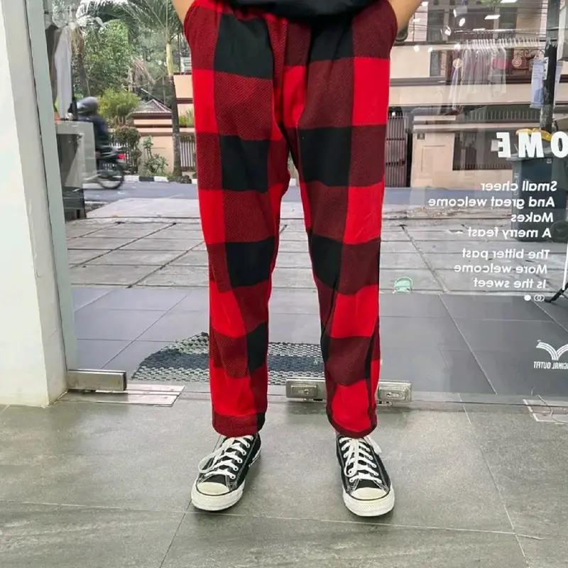 Celana Panjang Tartan Merah Viral untuk Pria dan Wanita 3
