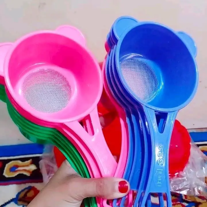 (12 pcs) saringan teh plastik ukuran tanggung Tea