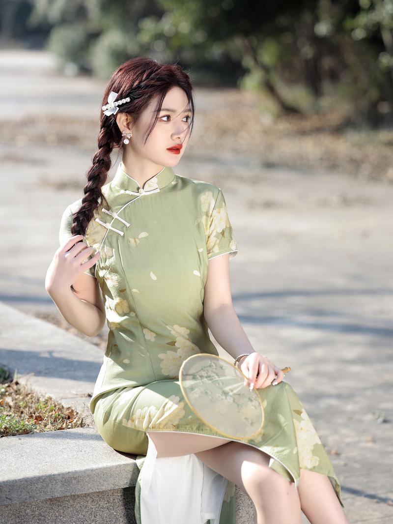 Product Introduction of [New green flower printed short-sleeved cheongsam women] slim and long design, slim and elegant, suitable for women's daily/banquet wear, interpretation of oriental classical charm! 7