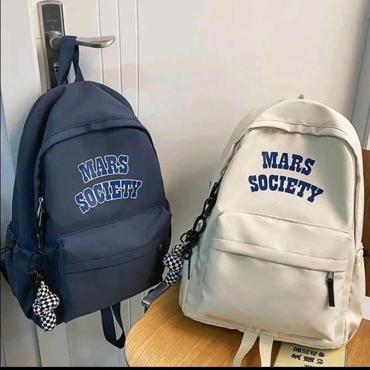 Tas distro casual dengan desain minimalis cocok banget buat kamu untuk membantu meringkas aktivitas kebutuhan kamu 0