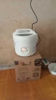 Product Review of 【COD】Votre Rice Cooker G-11  Penanak Nasi Desain Elegan dengan Lapisan Tutup Kaca Free Saringan Kukus from A**h 0