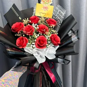 Bouquet Mawar Artificial dan Baby Breath dengan Warna Merah Cerah dan Dekorasi Rapi untuk Hadiah Spesial