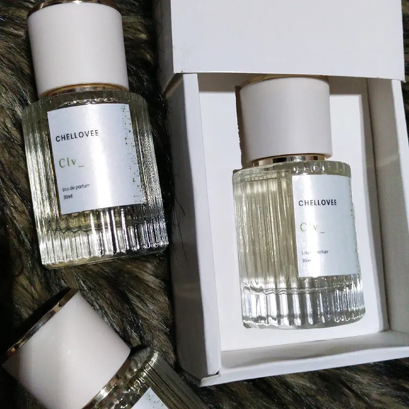 Chellovee Parfum varian CLV ukuran 30 ml.memiliki wangi yg manis tidak strong dg versi baccarat khas parfum paris...ketahanan di baju 2 sampai 3 hari..di cuci masih meninggalkan jejak wangi.... 1