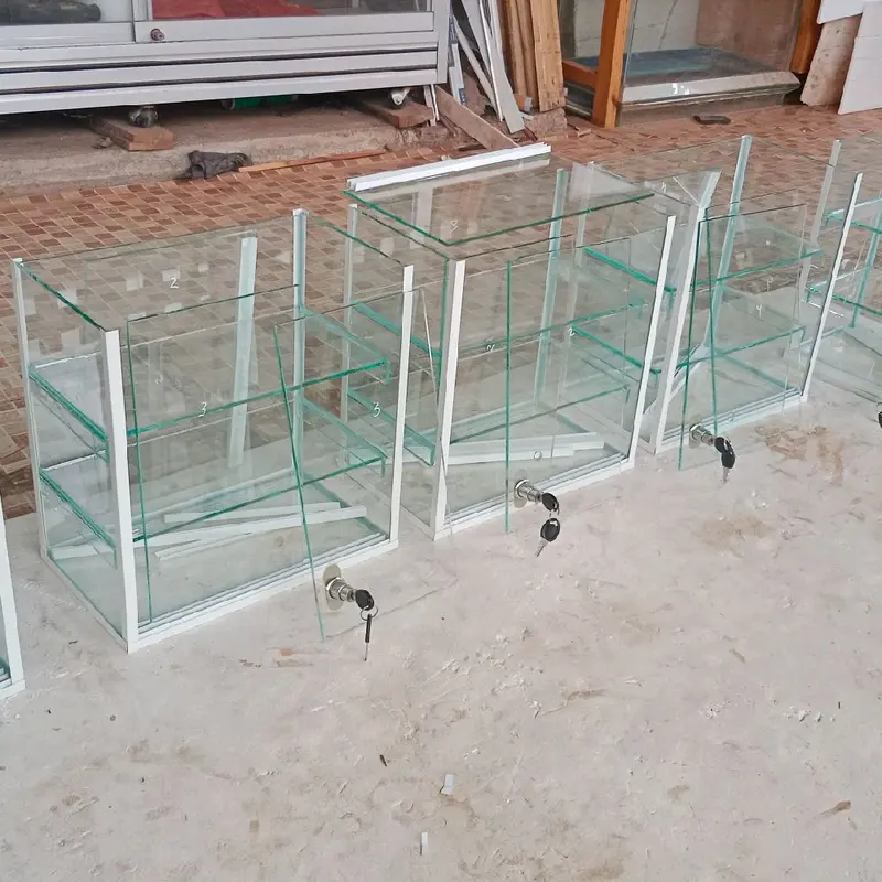 etalase tempat obat.  serbaguna buat tempat mekup bisa. kotak penyimpanan 2