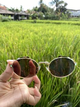 Product Review of Kacamata Hitam Wanita Fashion Oval ABL9000PR Full Set Box dan lap Sunglasses from M**✨ 1