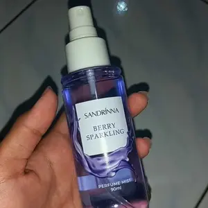 Sandrinna Berry Sparkling / Rose Melody / Caramel Vanilla / Cherry Fairy / Blooming Love / Tropical Romance Parfum mist - Keharuman Romantis & Manis Tahan Lama Halal BPOM