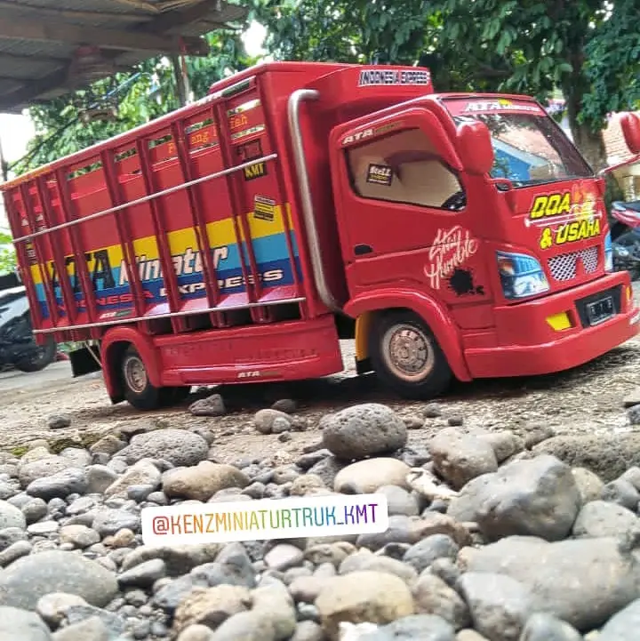 PROMO MINIATUR TRUK KAYU TRENDING TOPIK TERBARU BISA OLENG KANAN KIRI BONUS LED 3MODE FREE TERPAL Roda Truk Lampu 1