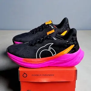 DISKON 12.12 Ortuseight Sepatu Running Black Fanta Wave SE - Sepatu Lari Pria & Wanita dengan Desain Hyperglide 2.0 dan Warna Hitam Cerah