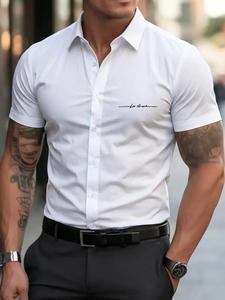 Camisa formal blanca de ajuste entallado y manga corta, tejido transpirable, corte que favorece la musculatura, ideal para estilo casual de negocios y oficina; camisa abotonada casual minimalista 2026 para hombre.