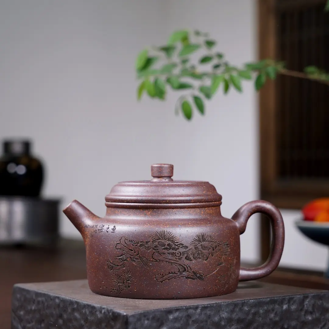 Yixing purple clay teapot made of pure natural raw ore and ultra-high temperature rust clay, a national-level craft artist's work, about 330 ml