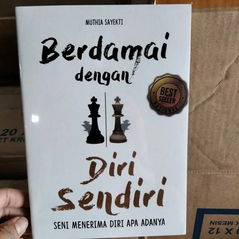 Buku Berdamai dengan Diri Sendiri Seni Menerima Diri Apa Adanya karya Muthia Sayekti 0