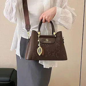 YINGGAISHU TAS WANITA TERBARU ELEGAN 2894-ALICIA BAG VIRAL Selempang Fashion Style PU Leather Hitam Cokelat Winered Size 21x30cm Berat 0.7kg