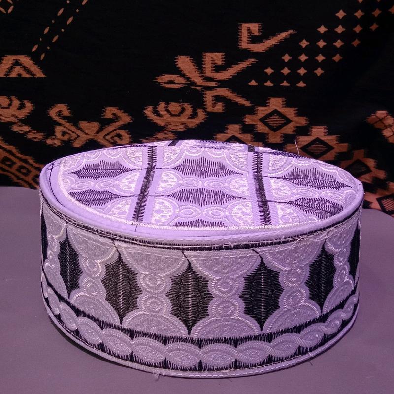Peci Asaghofah, Songkok Kopiah Pria Muslim Asaghofah Logo Terompah Warna - Desain Unik Hitam, Lingkar Kepala 51-59 cm - Motif, Dewasa 1