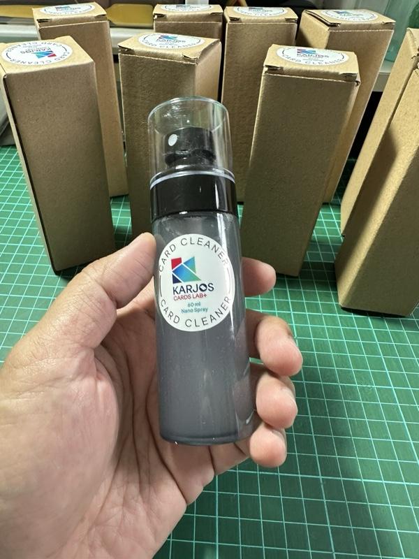 Pembersih Kartu TCG KARJOS Cards Lab+ Kemasan Baru Nano Spray 60 ml (bonus 20 ml) – Perawatan Permukaan Kartu Pokémon, Yugioh, One Piece, Koleksi kartu TCG