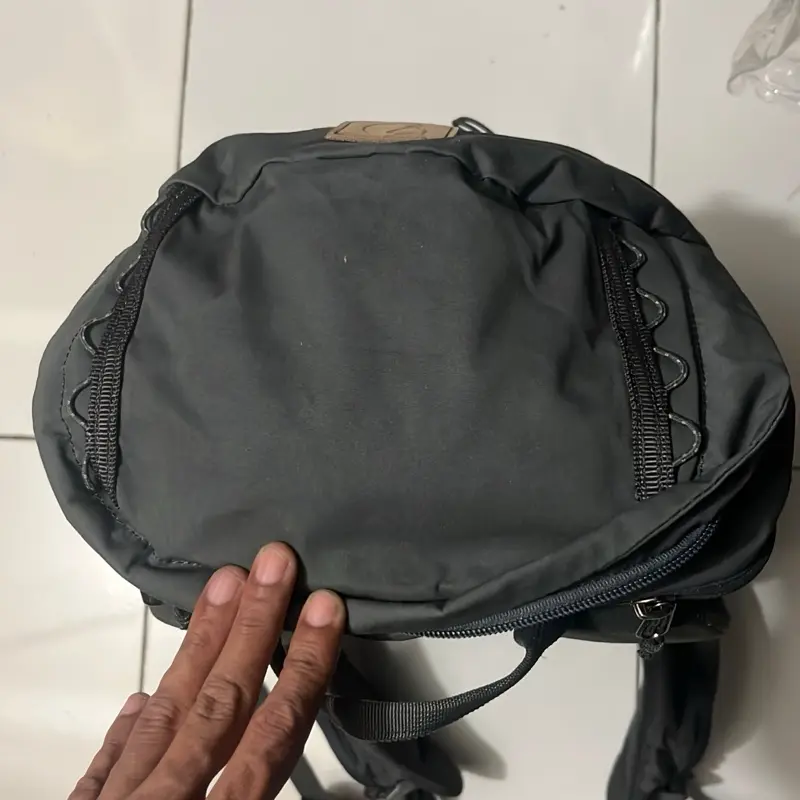Tas Selempang Hitam 28 Liter dengan Desain Unik dan Praktis untuk Kebutuhan Harian Anda Outdoor Include Raincover - Sandal, Hammock