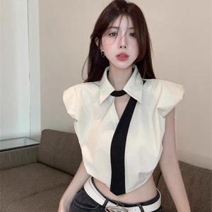 เสื้อคอปก แขนกุด ดีไซน์ไม่สมมาตร แขนระบาย ความยาวสั้น สไตล์ฝรั่งเศส เสื้อเชิ้ตสีขาวเรียบหรู สำหรับผู้หญิง เหมาะสำหรับฤดูร้อน สไตล์สาวฮอตหวาน