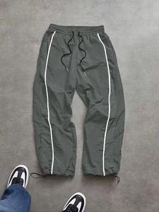 Pantalones deportivos de pierna ancha para hombre, estilo casual con cordón ajustable y franjas laterales, cómodos y transpirables de tela para actividades al aire libre