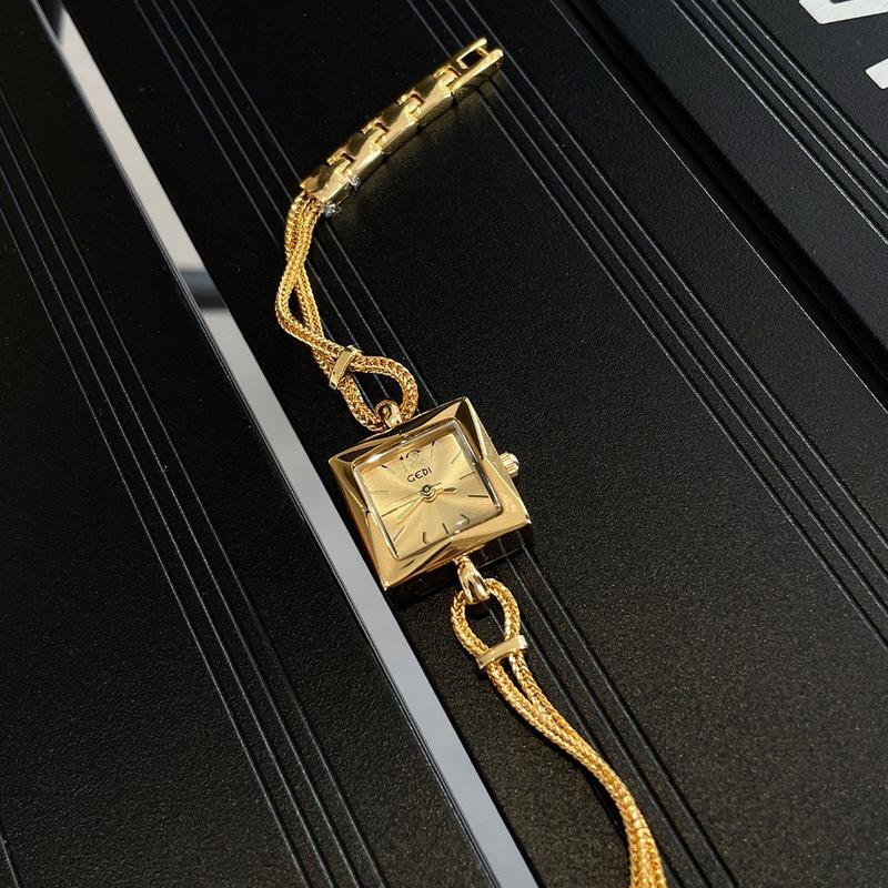  【nhungdonghonu01 Đồng hồ nữ Ciloa kiểu mới mặt vuông thời trang và tinh tế dây đeo phong cách vòng tay -  52070  